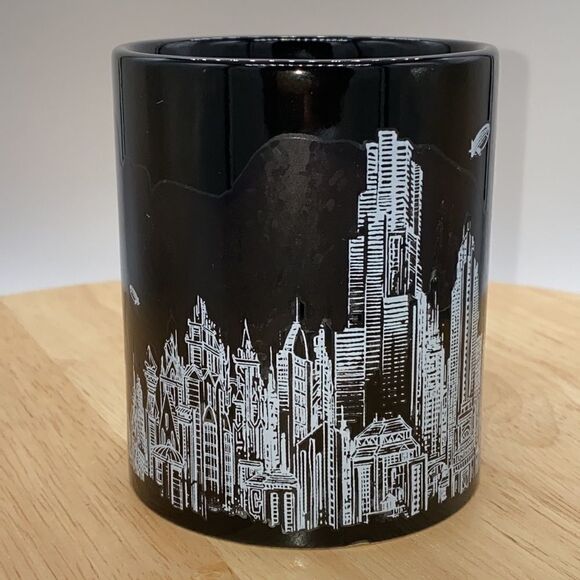 ZAK! Hot and Cold Batman Mug - Picture 6 of 8